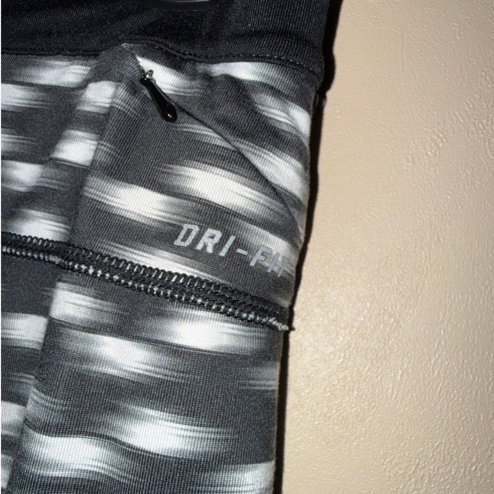 Nike Dri-FIT Run Fast Live Fearless Capri Leggings Women's L Zip Pocket‎ 20.5in - Picture 7 of 8